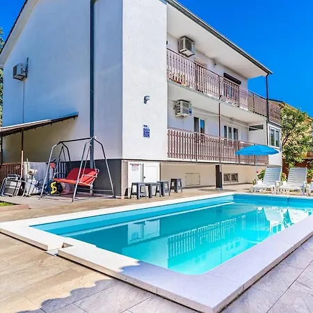 2 With Pool Apartament Pula