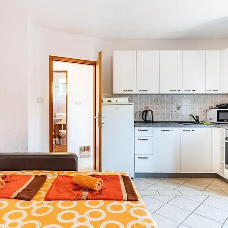 2 With Pool Apartment Pula