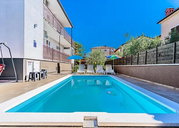 2 With Pool Apartment *