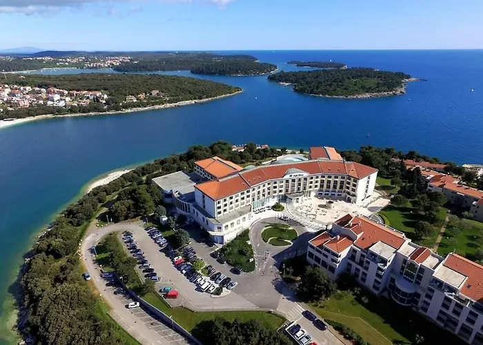 2 With Pool 公寓 *