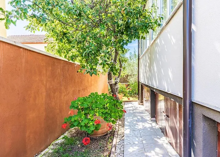 Apartment 2 With Pool