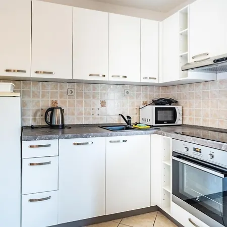 아파트 2 With Pool