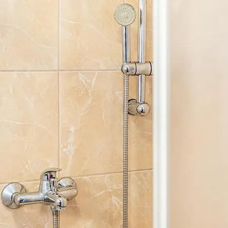 아파트 2 With Pool