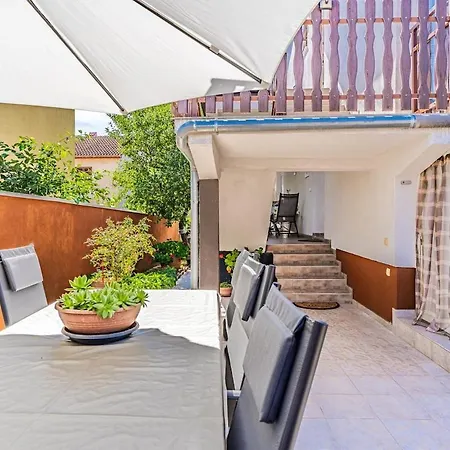 2 With Pool Appartement