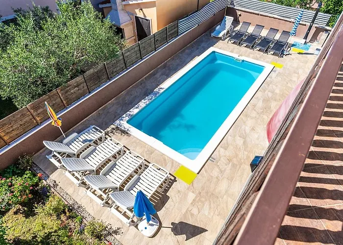 Apartment 2 With Pool