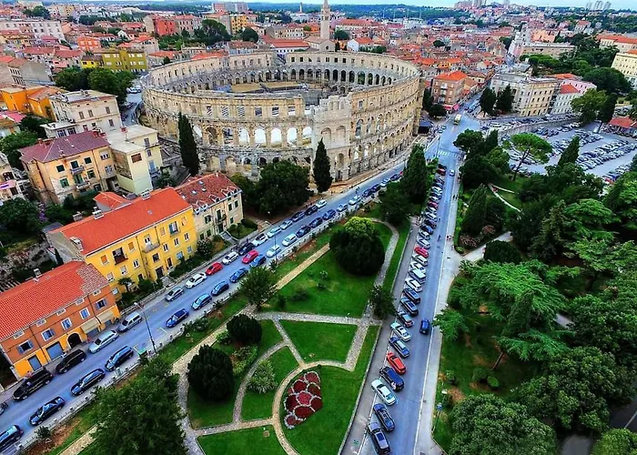 Apartment 2 With Pool *